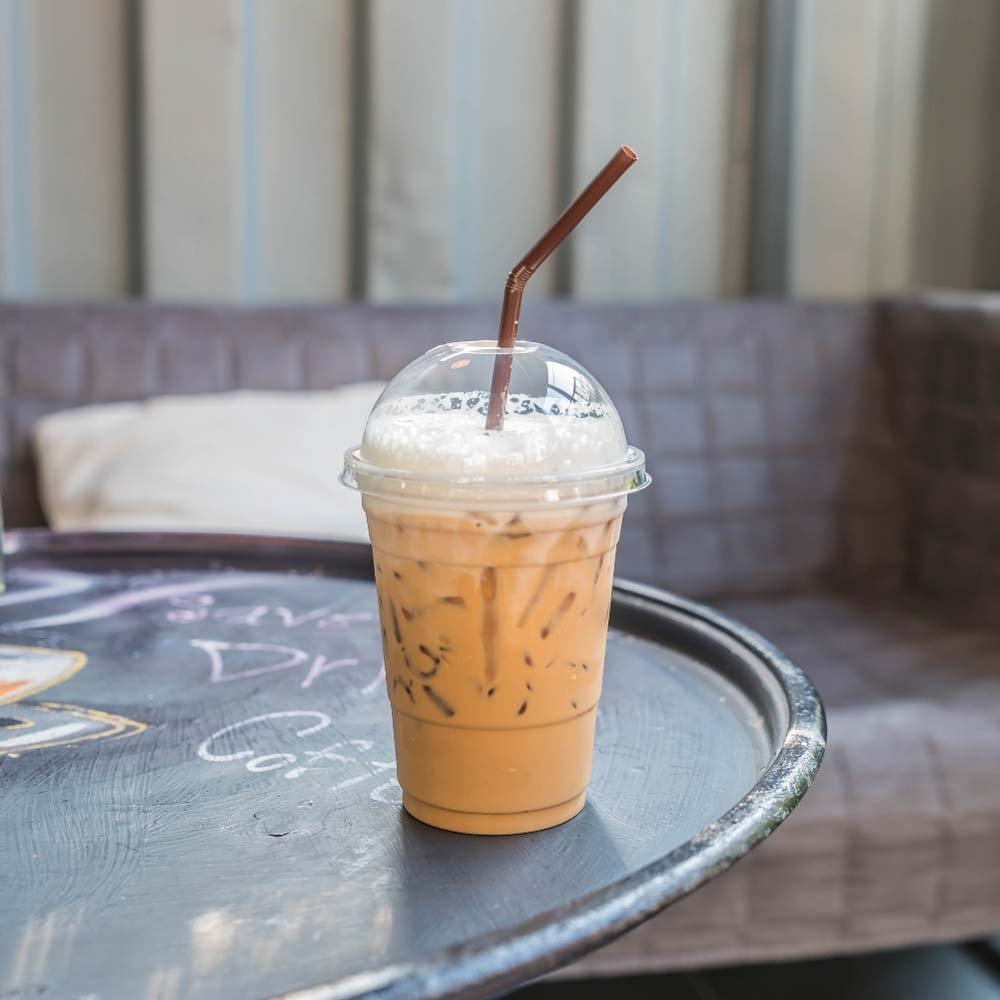 דוכן אייס קפה - קפה בכוס חד פעמית עם קצפת