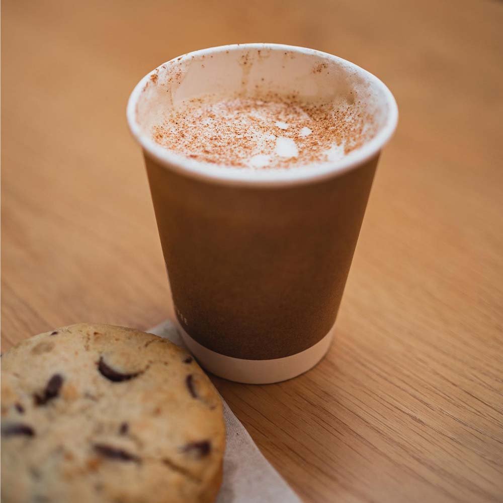 דוכן שוקו לאירועים - שוקו ועוגיית שוקולד ציפ