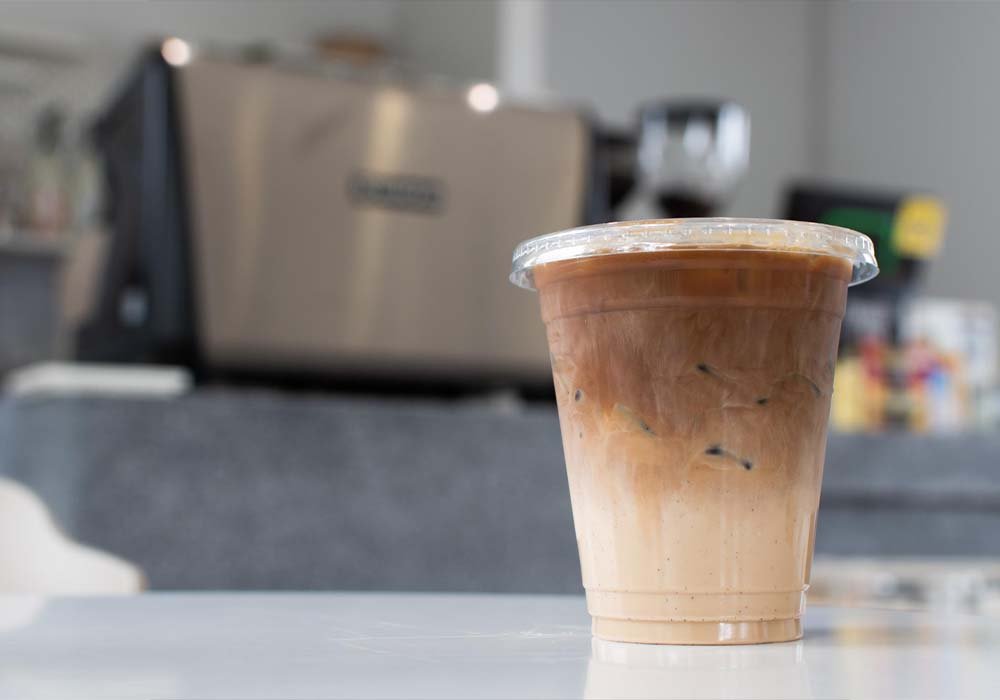 כוס קפה קר בחד פעמי